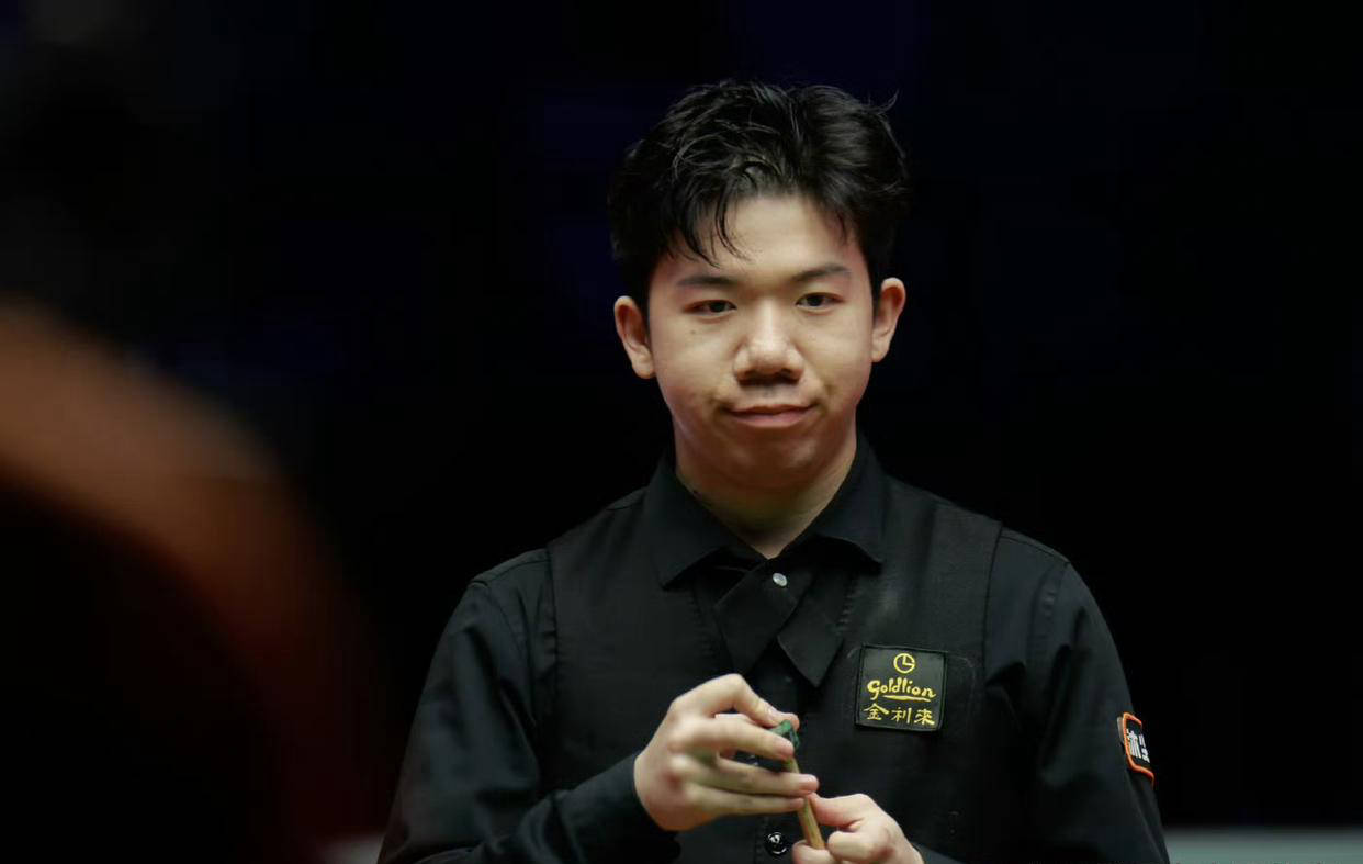 赛场上脱颖 赛场上脱颖