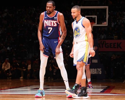 周边联名与 周边联名与